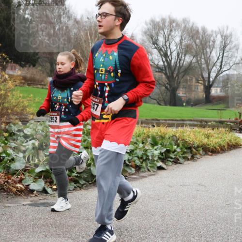 08.12.2024 - St. Pauli X-Mass-Run No. 14 Strokosch-Dieckow http://msf.ph/oto/7503260 08.12.2024 10:04:46 Laufen 252, 247, 93 meine-sportfotos.de