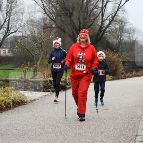 08.12.2024 - St. Pauli X-Mass-Run No. 14 Strokosch-Dieckow http://msf.ph/oto/7503270 08.12.2024 10:04:56 Laufen 3150, 1682, 1911, 15 meine-sportfotos.de