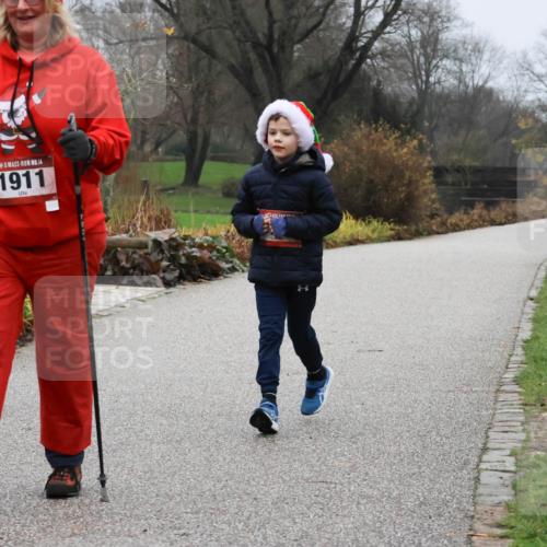 08.12.2024 - St. Pauli X-Mass-Run No. 14 Strokosch-Dieckow http://msf.ph/oto/7503279 08.12.2024 10:04:58 Laufen 160, 14, 1911 meine-sportfotos.de