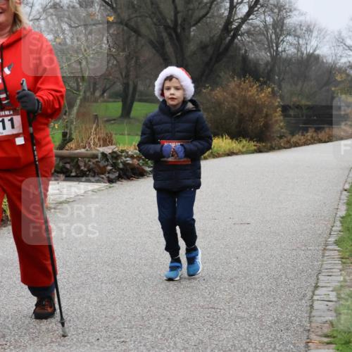08.12.2024 - St. Pauli X-Mass-Run No. 14 Strokosch-Dieckow http://msf.ph/oto/7503283 08.12.2024 10:04:59 Laufen 14, 1682, 14, 1911 meine-sportfotos.de