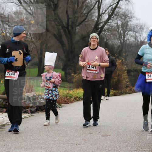 08.12.2024 - St. Pauli X-Mass-Run No. 14 Strokosch-Dieckow http://msf.ph/oto/7503291 08.12.2024 10:05:29 Laufen 3144, 3144, 143, 3143, 3141, 3141, 14, 3142, 3142 meine-sportfotos.de