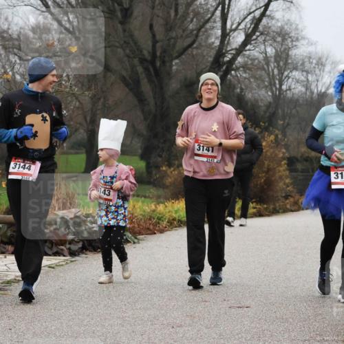 08.12.2024 - St. Pauli X-Mass-Run No. 14 Strokosch-Dieckow http://msf.ph/oto/7503293 08.12.2024 10:05:29 Laufen 3144, 3144, 143, 3143, 3141, 3141, 3142, 3142 meine-sportfotos.de