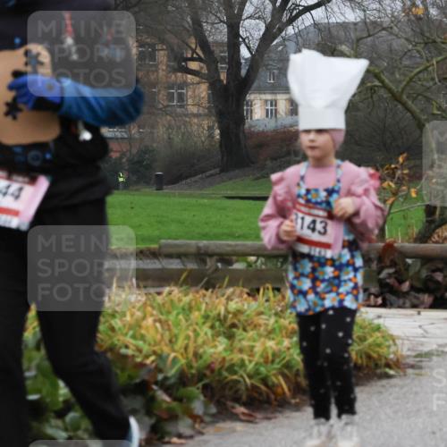 08.12.2024 - St. Pauli X-Mass-Run No. 14 Strokosch-Dieckow http://msf.ph/oto/7503298 08.12.2024 10:05:33 Laufen 143, 3144 meine-sportfotos.de
