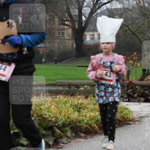 08.12.2024 - St. Pauli X-Mass-Run No. 14 Strokosch-Dieckow http://msf.ph/oto/7503299 08.12.2024 10:05:33 Laufen 3144, 43 meine-sportfotos.de