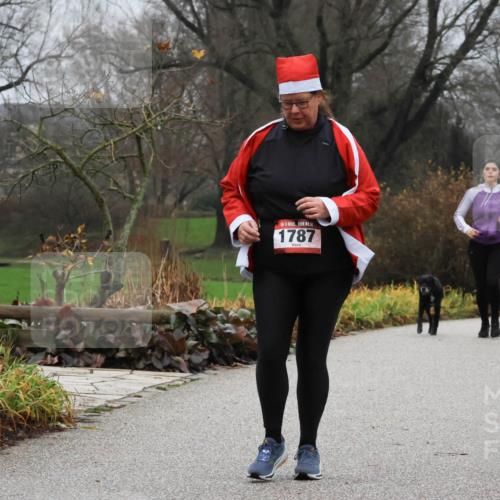 08.12.2024 - St. Pauli X-Mass-Run No. 14 Strokosch-Dieckow http://msf.ph/oto/7503308 08.12.2024 10:05:40 Laufen 14, 1787 meine-sportfotos.de