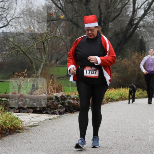 08.12.2024 - St. Pauli X-Mass-Run No. 14 Strokosch-Dieckow http://msf.ph/oto/7503310 08.12.2024 10:05:40 Laufen 1787 meine-sportfotos.de