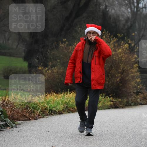 08.12.2024 - St. Pauli X-Mass-Run No. 14 Strokosch-Dieckow http://msf.ph/oto/7503327 08.12.2024 10:06:39 Laufen  meine-sportfotos.de