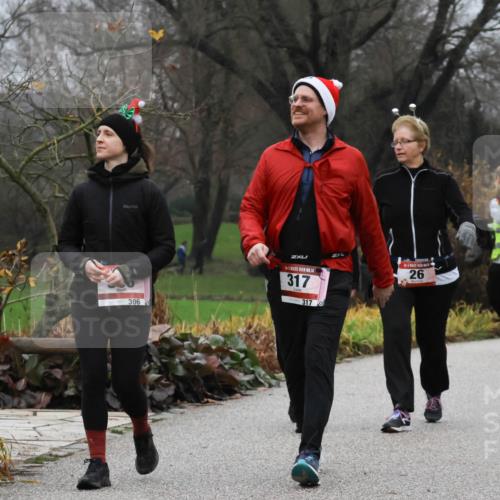 08.12.2024 - St. Pauli X-Mass-Run No. 14 Strokosch-Dieckow http://msf.ph/oto/7503337 08.12.2024 10:07:37 Laufen 306, 1, 14, 317, 317, 26 meine-sportfotos.de