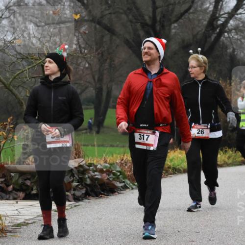 08.12.2024 - St. Pauli X-Mass-Run No. 14 Strokosch-Dieckow http://msf.ph/oto/7503339 08.12.2024 10:07:37 Laufen 306, 14, 317, 317, 26 meine-sportfotos.de