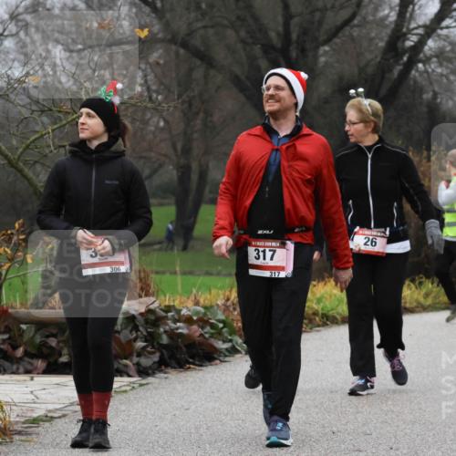 08.12.2024 - St. Pauli X-Mass-Run No. 14 Strokosch-Dieckow http://msf.ph/oto/7503341 08.12.2024 10:07:37 Laufen 306, 1, 14, 317, 317, 26 meine-sportfotos.de