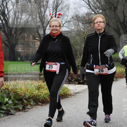 08.12.2024 - St. Pauli X-Mass-Run No. 14 Strokosch-Dieckow http://msf.ph/oto/7503348 08.12.2024 10:07:42 Laufen 14, 25, 14, 26 meine-sportfotos.de