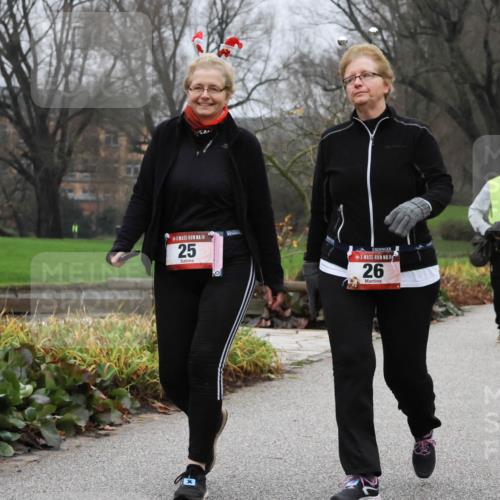 08.12.2024 - St. Pauli X-Mass-Run No. 14 Strokosch-Dieckow http://msf.ph/oto/7503352 08.12.2024 10:07:42 Laufen 14, 25, 14, 26 meine-sportfotos.de