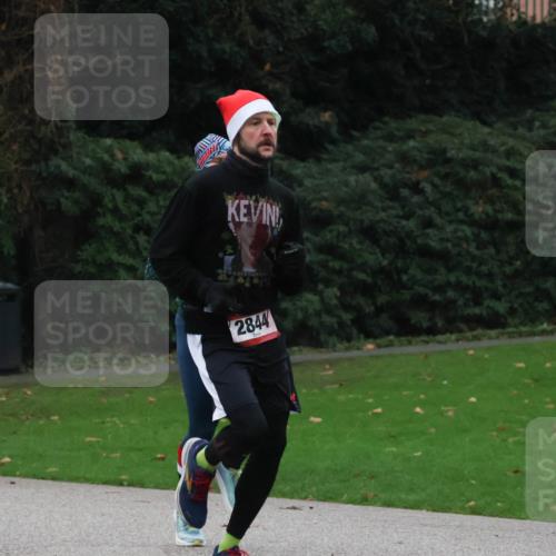 08.12.2024 - St. Pauli X-Mass-Run No. 14 Strokosch-Dieckow http://msf.ph/oto/7504561 08.12.2024 09:37:29 Laufen 2844 meine-sportfotos.de