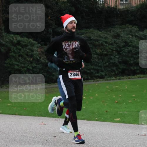 08.12.2024 - St. Pauli X-Mass-Run No. 14 Strokosch-Dieckow http://msf.ph/oto/7504563 08.12.2024 09:37:29 Laufen 2844 meine-sportfotos.de