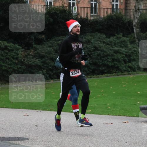08.12.2024 - St. Pauli X-Mass-Run No. 14 Strokosch-Dieckow http://msf.ph/oto/7504565 08.12.2024 09:37:29 Laufen 2844 meine-sportfotos.de