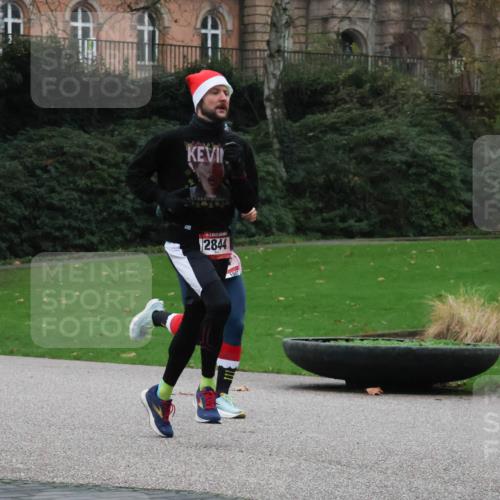08.12.2024 - St. Pauli X-Mass-Run No. 14 Strokosch-Dieckow http://msf.ph/oto/7504568 08.12.2024 09:37:30 Laufen 2844, 1607 meine-sportfotos.de