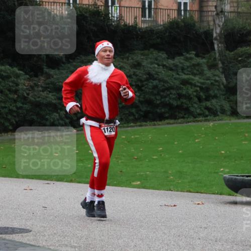 08.12.2024 - St. Pauli X-Mass-Run No. 14 Strokosch-Dieckow http://msf.ph/oto/7504573 08.12.2024 09:37:31 Laufen 1120 meine-sportfotos.de