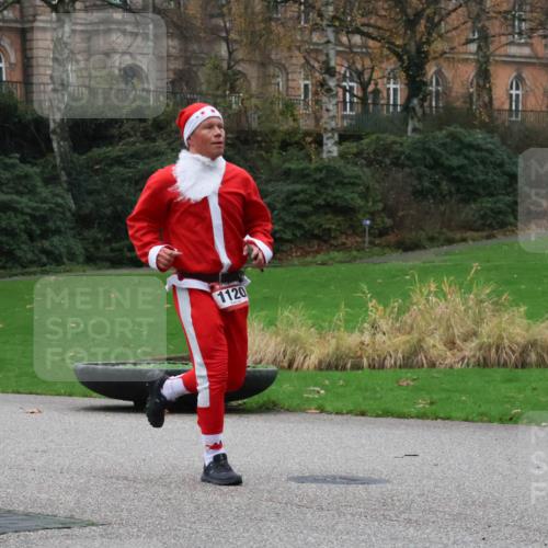 08.12.2024 - St. Pauli X-Mass-Run No. 14 Strokosch-Dieckow http://msf.ph/oto/7504581 08.12.2024 09:37:32 Laufen 1120 meine-sportfotos.de