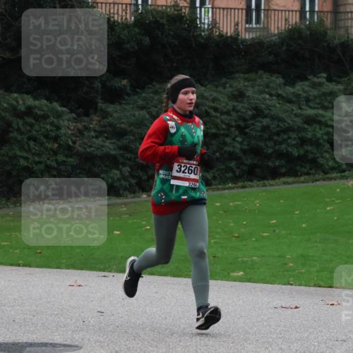 08.12.2024 - St. Pauli X-Mass-Run No. 14 Strokosch-Dieckow http://msf.ph/oto/7504590 08.12.2024 09:37:33 Laufen 3260, 3260 meine-sportfotos.de