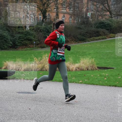08.12.2024 - St. Pauli X-Mass-Run No. 14 Strokosch-Dieckow http://msf.ph/oto/7504603 08.12.2024 09:37:34 Laufen 3260, 326 meine-sportfotos.de