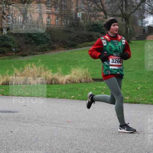 08.12.2024 - St. Pauli X-Mass-Run No. 14 Strokosch-Dieckow http://msf.ph/oto/7504605 08.12.2024 09:37:35 Laufen 4, 49, 3260, 3260 meine-sportfotos.de