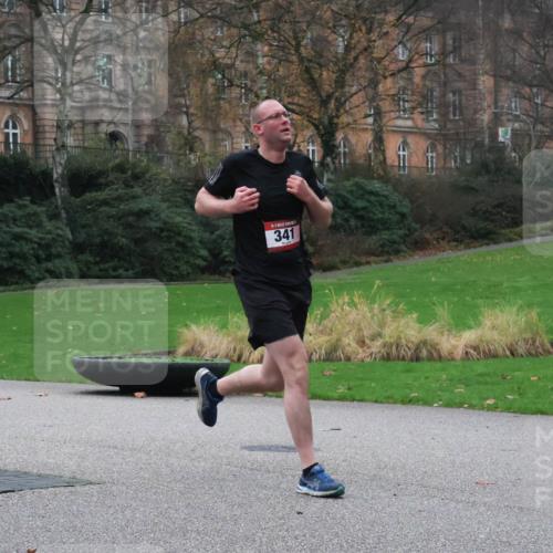 08.12.2024 - St. Pauli X-Mass-Run No. 14 Strokosch-Dieckow http://msf.ph/oto/7504624 08.12.2024 09:37:41 Laufen 341 meine-sportfotos.de
