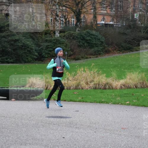 08.12.2024 - St. Pauli X-Mass-Run No. 14 Strokosch-Dieckow http://msf.ph/oto/7504636 08.12.2024 09:37:46 Laufen 2588 meine-sportfotos.de