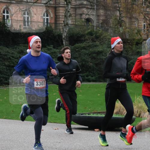 08.12.2024 - St. Pauli X-Mass-Run No. 14 Strokosch-Dieckow http://msf.ph/oto/7504650 08.12.2024 09:38:00 Laufen 3307, 1948 meine-sportfotos.de