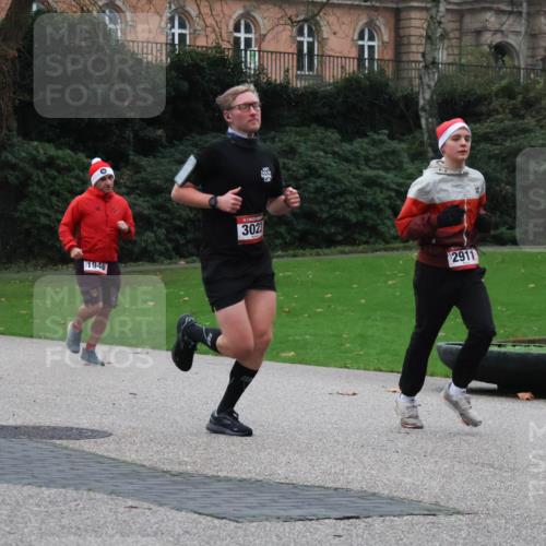 08.12.2024 - St. Pauli X-Mass-Run No. 14 Strokosch-Dieckow http://msf.ph/oto/7504661 08.12.2024 09:38:02 Laufen 1946, 3023, 2911 meine-sportfotos.de