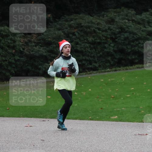 08.12.2024 - St. Pauli X-Mass-Run No. 14 Strokosch-Dieckow http://msf.ph/oto/7504701 08.12.2024 09:38:18 Laufen 14, 19, 2872 meine-sportfotos.de