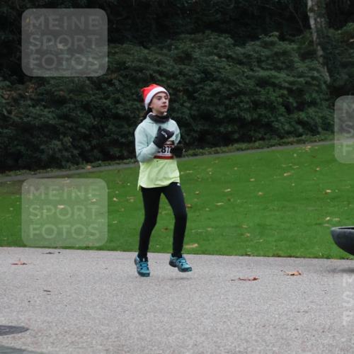 08.12.2024 - St. Pauli X-Mass-Run No. 14 Strokosch-Dieckow http://msf.ph/oto/7504704 08.12.2024 09:38:18 Laufen 14, 799, 872 meine-sportfotos.de