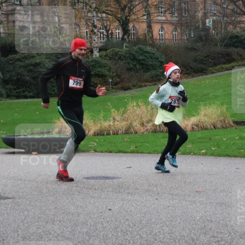08.12.2024 - St. Pauli X-Mass-Run No. 14 Strokosch-Dieckow http://msf.ph/oto/7504713 08.12.2024 09:38:20 Laufen 799, 2872 meine-sportfotos.de
