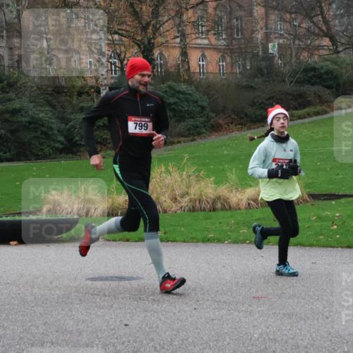 08.12.2024 - St. Pauli X-Mass-Run No. 14 Strokosch-Dieckow http://msf.ph/oto/7504716 08.12.2024 09:38:21 Laufen 799 meine-sportfotos.de