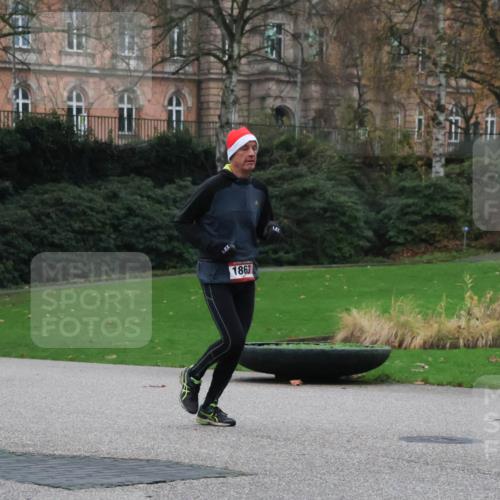 08.12.2024 - St. Pauli X-Mass-Run No. 14 Strokosch-Dieckow http://msf.ph/oto/7504720 08.12.2024 09:38:22 Laufen 842, 2840, 1863 meine-sportfotos.de