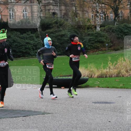 08.12.2024 - St. Pauli X-Mass-Run No. 14 Strokosch-Dieckow http://msf.ph/oto/7504733 08.12.2024 09:38:24 Laufen 763, 293, 2842, 2840 meine-sportfotos.de