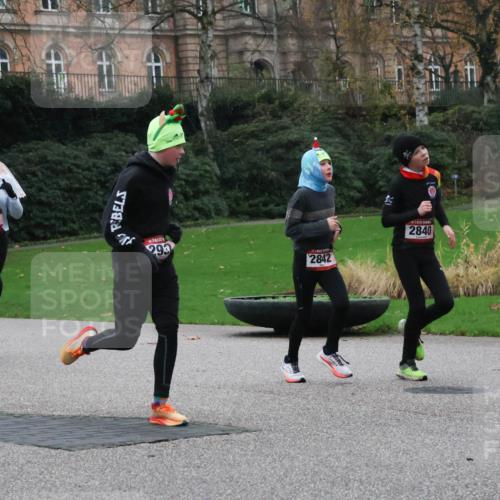08.12.2024 - St. Pauli X-Mass-Run No. 14 Strokosch-Dieckow http://msf.ph/oto/7504735 08.12.2024 09:38:24 Laufen 763, 755, 293, 2842, 2840 meine-sportfotos.de