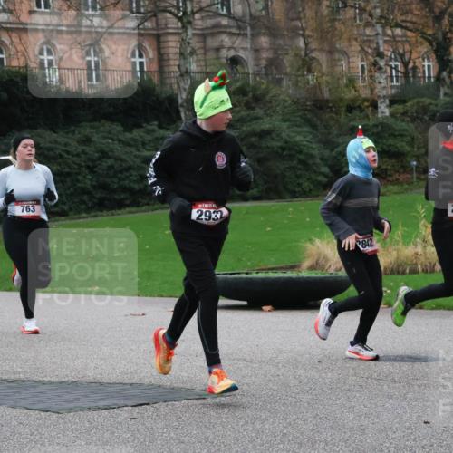 08.12.2024 - St. Pauli X-Mass-Run No. 14 Strokosch-Dieckow http://msf.ph/oto/7504738 08.12.2024 09:38:24 Laufen 763, 755, 2932, 842, 2840 meine-sportfotos.de