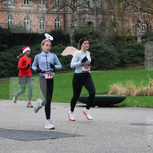 08.12.2024 - St. Pauli X-Mass-Run No. 14 Strokosch-Dieckow http://msf.ph/oto/7504747 08.12.2024 09:38:25 Laufen 415, 763, 755 meine-sportfotos.de