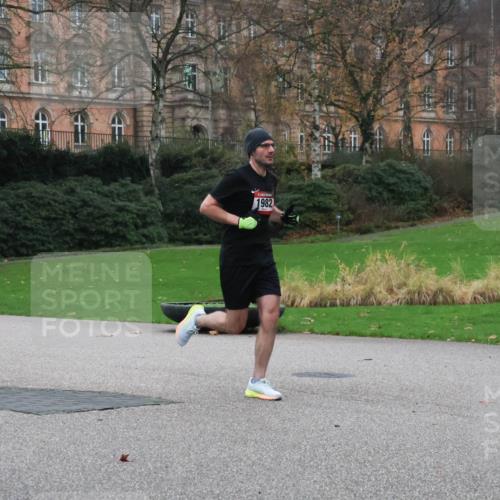 08.12.2024 - St. Pauli X-Mass-Run No. 14 Strokosch-Dieckow http://msf.ph/oto/7504784 08.12.2024 09:38:30 Laufen 1982 meine-sportfotos.de