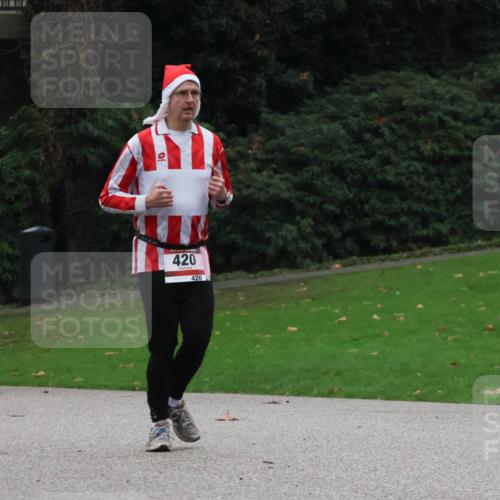 08.12.2024 - St. Pauli X-Mass-Run No. 14 Strokosch-Dieckow http://msf.ph/oto/7504791 08.12.2024 09:38:33 Laufen 3300, 420, 420 meine-sportfotos.de