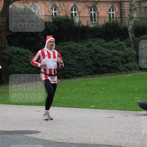 08.12.2024 - St. Pauli X-Mass-Run No. 14 Strokosch-Dieckow http://msf.ph/oto/7504795 08.12.2024 09:38:33 Laufen 420, 3300 meine-sportfotos.de