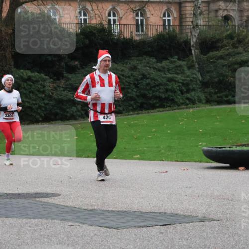 08.12.2024 - St. Pauli X-Mass-Run No. 14 Strokosch-Dieckow http://msf.ph/oto/7504797 08.12.2024 09:38:34 Laufen 3300, 420 meine-sportfotos.de