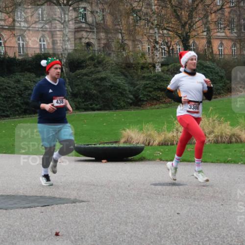 08.12.2024 - St. Pauli X-Mass-Run No. 14 Strokosch-Dieckow http://msf.ph/oto/7504820 08.12.2024 09:38:36 Laufen 438, 3300 meine-sportfotos.de