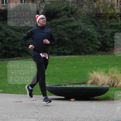 08.12.2024 - St. Pauli X-Mass-Run No. 14 Strokosch-Dieckow http://msf.ph/oto/7504846 08.12.2024 09:38:39 Laufen  meine-sportfotos.de