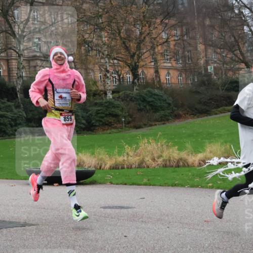 08.12.2024 - St. Pauli X-Mass-Run No. 14 Strokosch-Dieckow http://msf.ph/oto/7504867 08.12.2024 09:38:43 Laufen 859, 88 meine-sportfotos.de