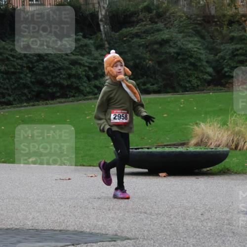 08.12.2024 - St. Pauli X-Mass-Run No. 14 Strokosch-Dieckow http://msf.ph/oto/7504880 08.12.2024 09:38:45 Laufen 2958 meine-sportfotos.de