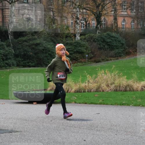 08.12.2024 - St. Pauli X-Mass-Run No. 14 Strokosch-Dieckow http://msf.ph/oto/7504884 08.12.2024 09:38:45 Laufen 2958 meine-sportfotos.de