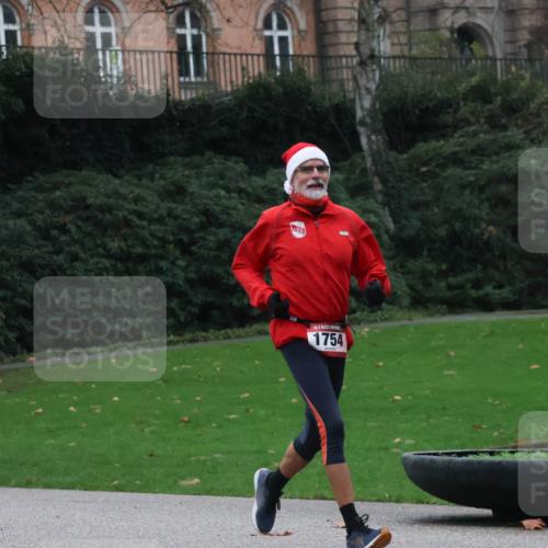 08.12.2024 - St. Pauli X-Mass-Run No. 14 Strokosch-Dieckow http://msf.ph/oto/7504888 08.12.2024 09:38:46 Laufen 1754 meine-sportfotos.de