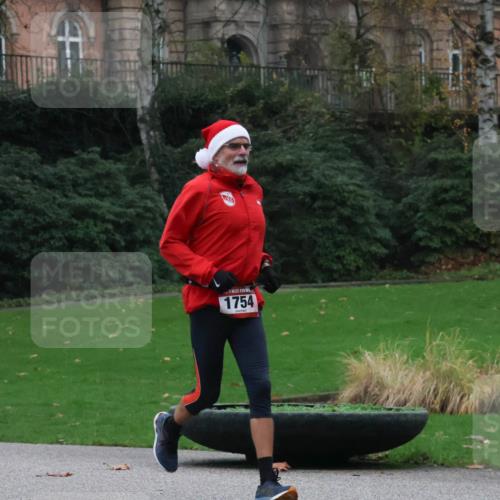 08.12.2024 - St. Pauli X-Mass-Run No. 14 Strokosch-Dieckow http://msf.ph/oto/7504889 08.12.2024 09:38:46 Laufen 1754 meine-sportfotos.de