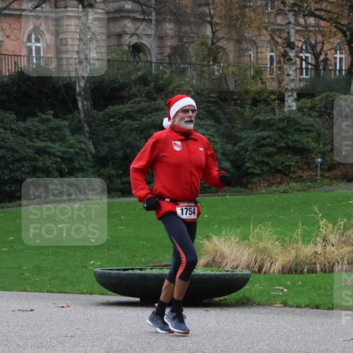 08.12.2024 - St. Pauli X-Mass-Run No. 14 Strokosch-Dieckow http://msf.ph/oto/7504893 08.12.2024 09:38:47 Laufen 1754 meine-sportfotos.de